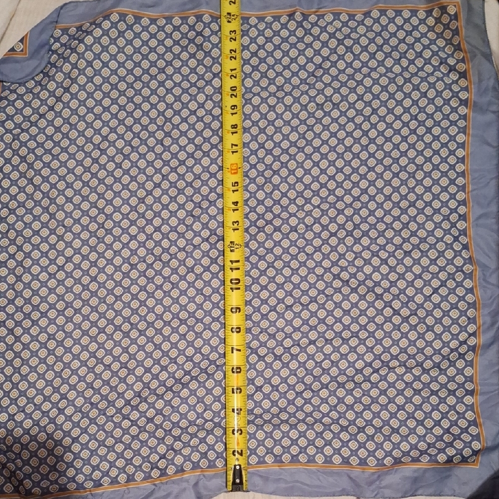 Chic Blue Geometric Scarf